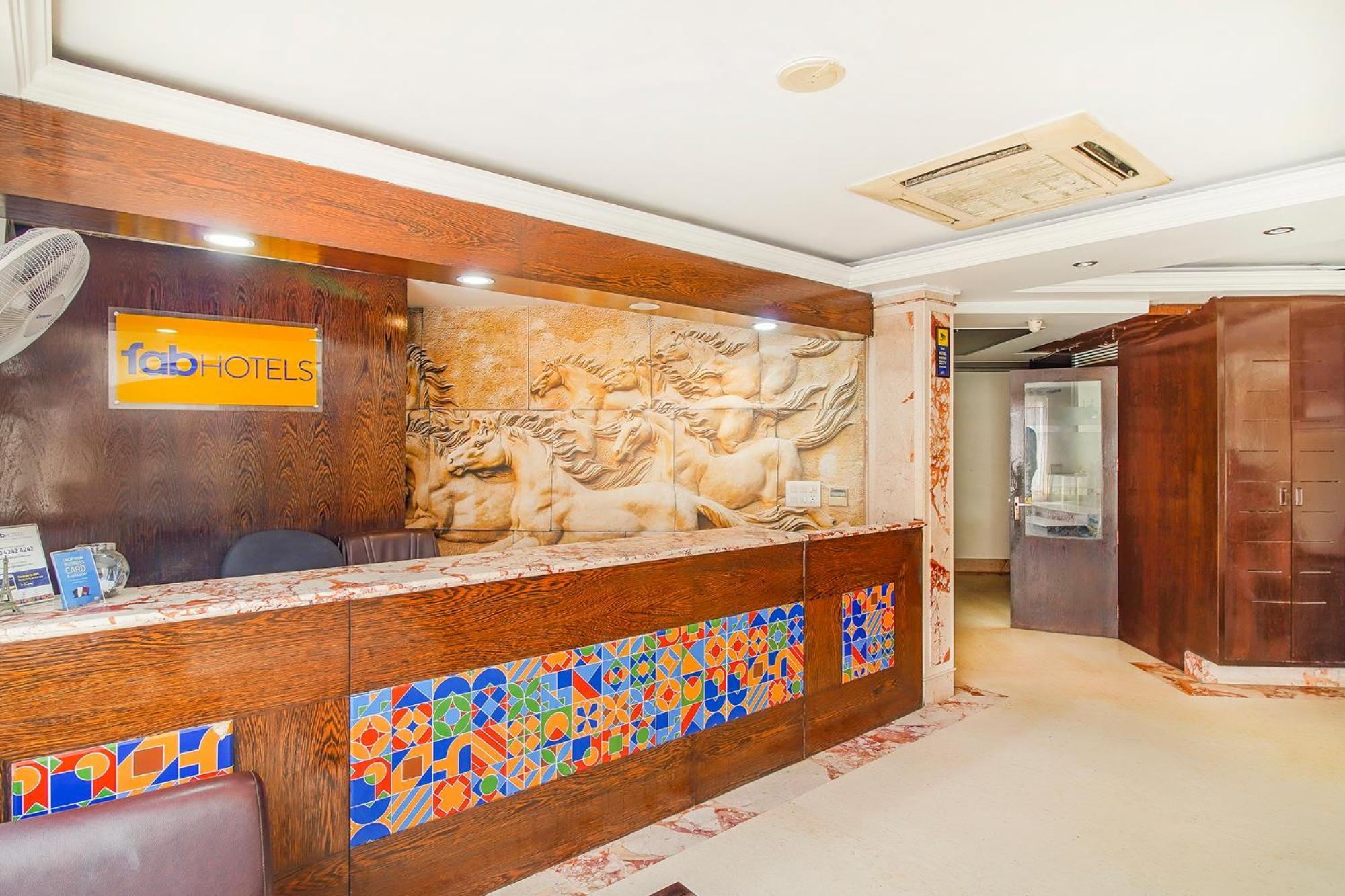 Fabhotel Marble Arch - Nr Karol Bagh Market Deli Exterior foto