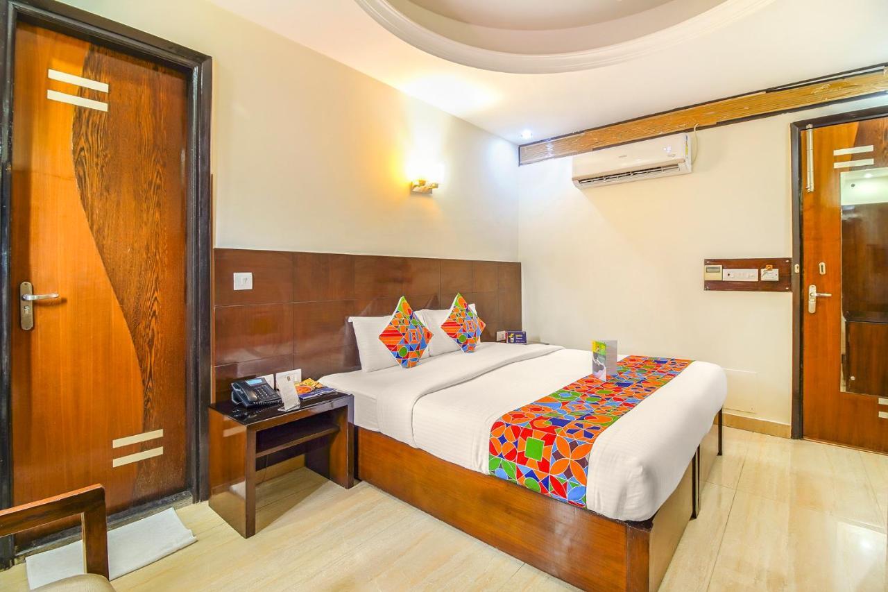 Fabhotel Marble Arch - Nr Karol Bagh Market Deli Exterior foto