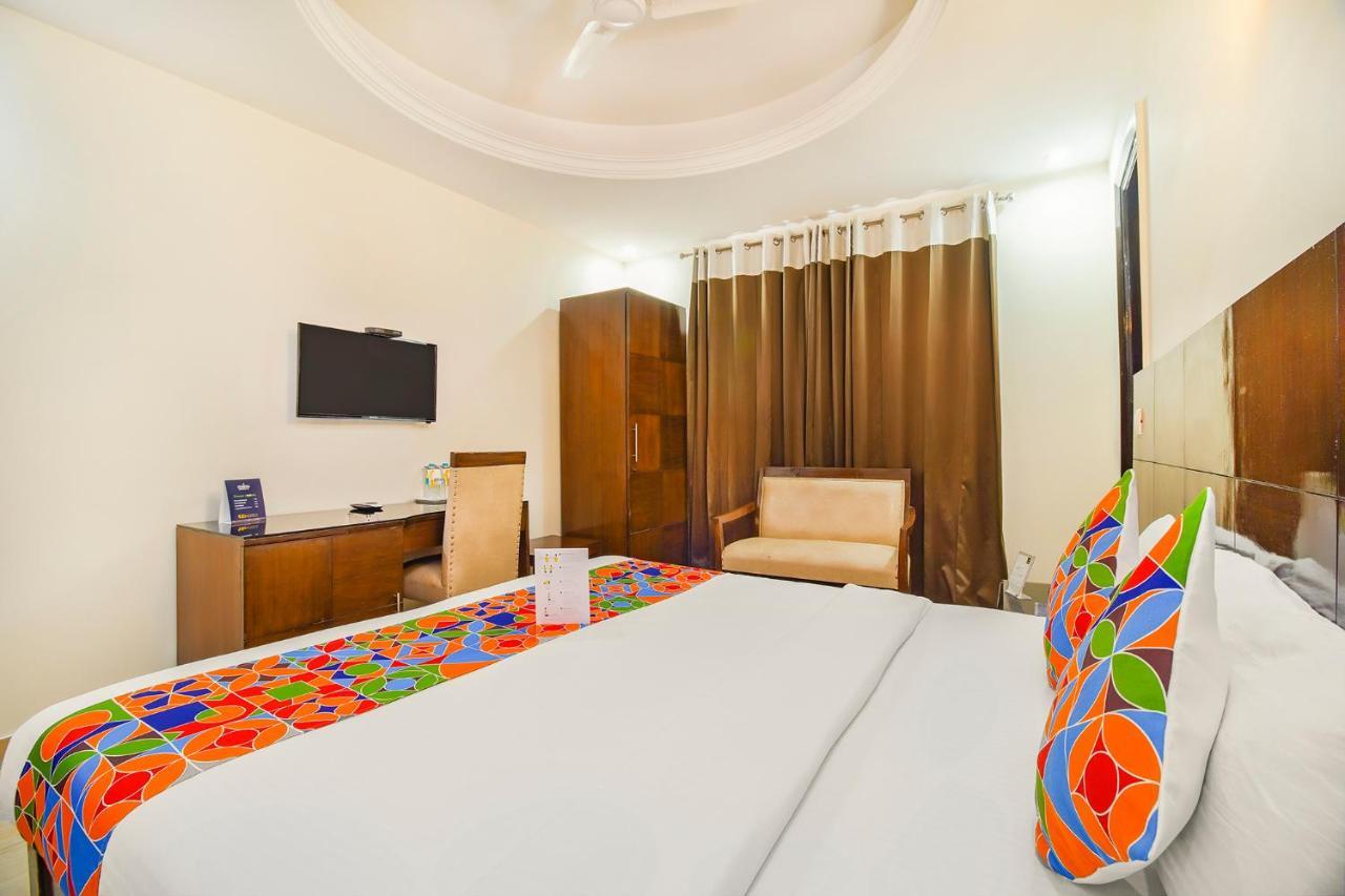 Fabhotel Marble Arch - Nr Karol Bagh Market Deli Exterior foto
